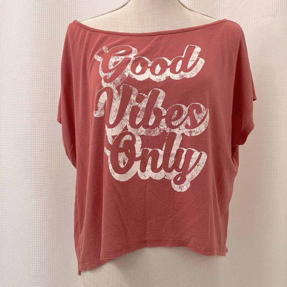 Dusty pink bi-level “Good Vibes Only” shirt, OS (M-L)